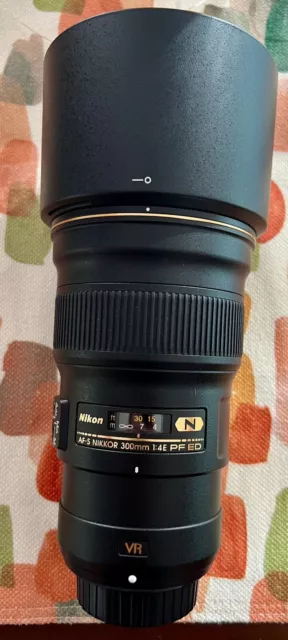 Nikon AF-S NIKKOR 300mm f/4E PF ED VR in Mint Condition with Filter