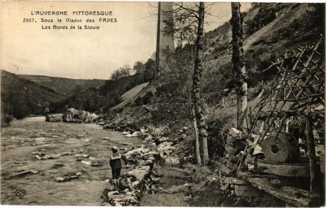CPA L'Auvergne Sous le Viaduc des FADES - Les Bords de la SIOULE (222122)