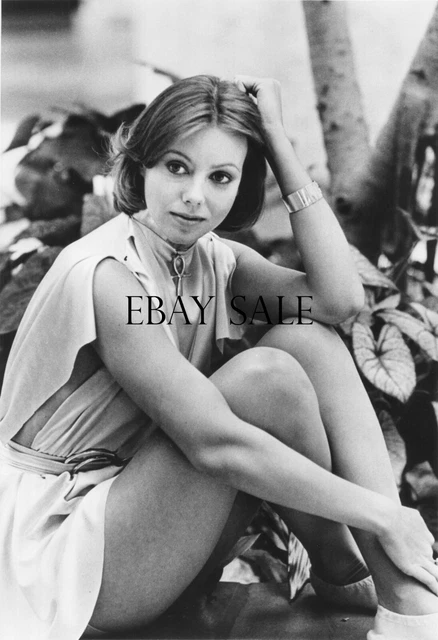 JENNY AGUTTER SEXY BARE SHOULDERS D WGT 10x8 PHOTO VINTAGE BANGAY BUSTY