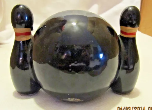 Épingles de bowling vintage années 1960 avec boule de bowling céramique noir couleur 2