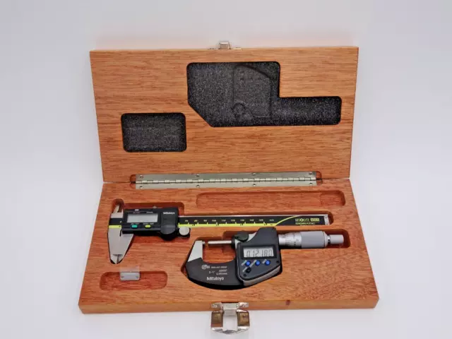 Mitutoyo 500-171-30 6" Digital Caliper and 293-330-30 1" Micrometer Set       MC