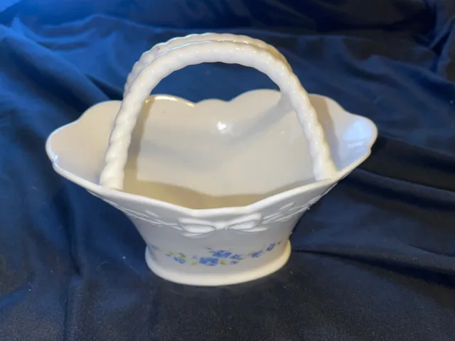 MIKASA FLORAL CHINA WHITE BASKET BLUE FLOWERS/BOW    pre-owned