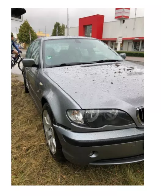 Günstige Limousine: Silbergrau, 4 Türen, 5 Sitze, Unfallfahrzeug, nur 1500 Euro
