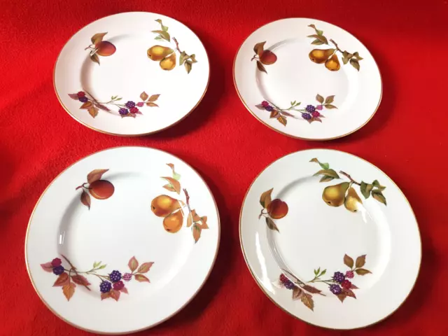 Royal Worcester EVESHAM GOLD : SET x 4 Lunch / Salad Plates : 21cm dia : Ex Cond