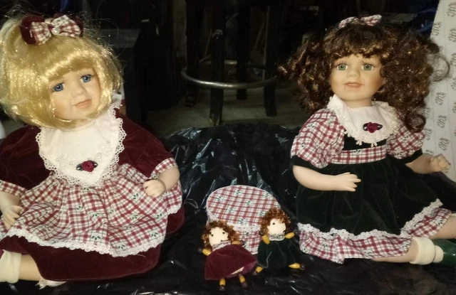2 Heritage Signature Collection Porcelain Dolls Christmas Vtg 9" Red Green