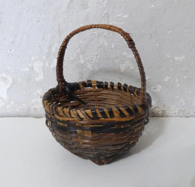 RARE ANCIEN PETIT panier en osier/Rotin tressé ajouré 31 cm X 34 cm déco enfant EUR 20,00