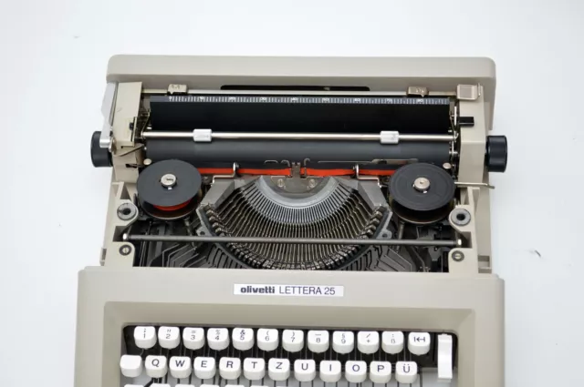 OLIVETTI LETTER 25 Vintage MÁQUINA DE ESCRIBIR Llaves Alemanas Años 70 Hecho en España Era Espacial 2