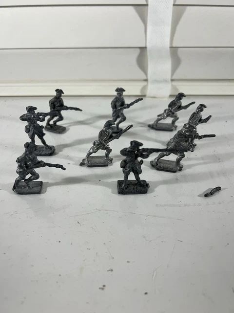 The Collectors Showcase CS00545 - 2 Figurines Soldats Américains Fouille Prisonnier - 70mm