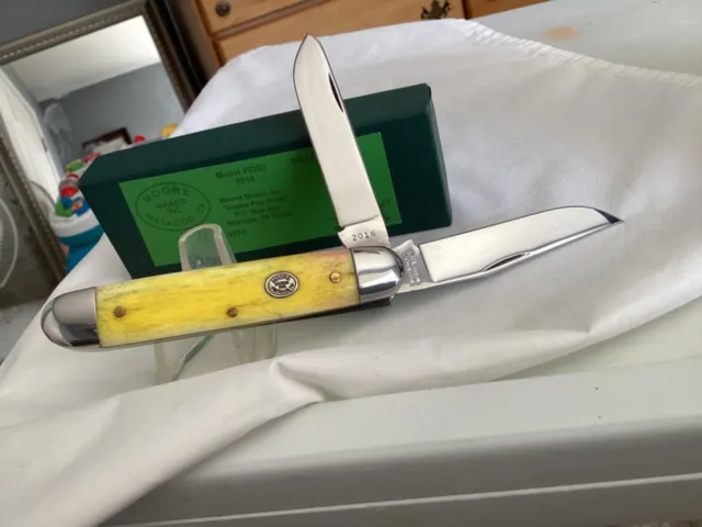 Moore Maker 5203 2 blade Knife made in 2016 by Queen, unused in box nice looking