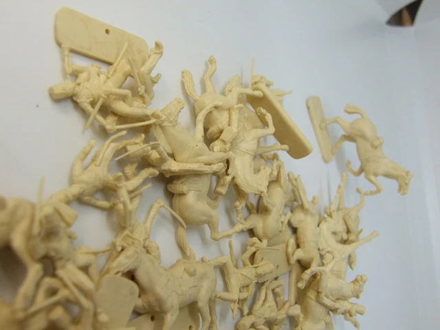 Lot 7 figurines anciennes 1/72 Atlantic ou autre cavaliers Prusse? Napoleon?