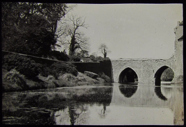 Glass Magic Lantern Slide LEEDS CASTLE CAUSEWAY DATED 1909 PHOTO ENGLAND