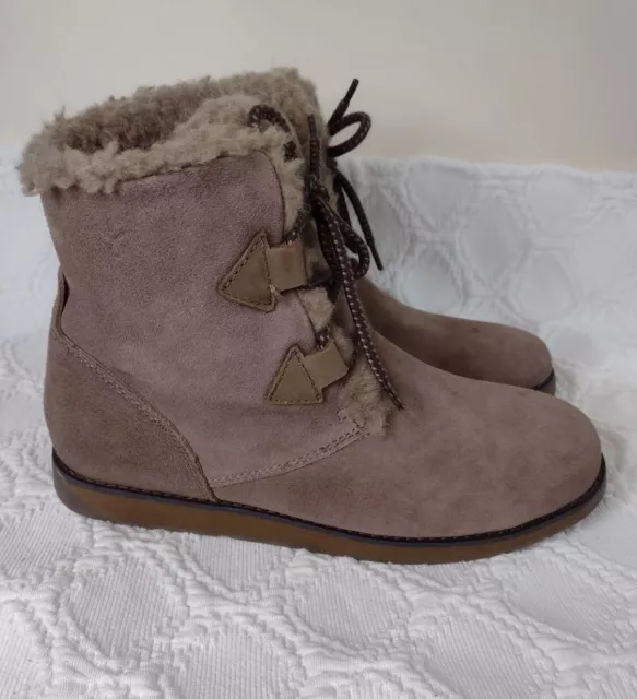 Emu Australia Featherwood Mini Boot Suede Size 8 Merino Wool Lining ankle Boots