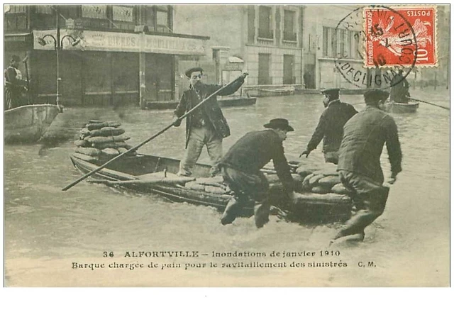 94.ALFORTVILLE.n°28977.INONDATIONS DE JANVIER 1910.BARQUE CHARGEE DE PAIN POUR