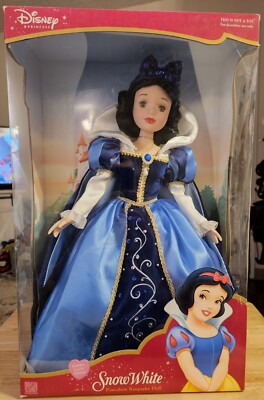 Disney Princess Snow White Porcelain Keepsake Doll Brass Key NIB