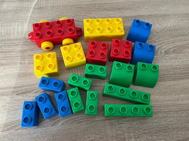 Lego Duplo Quatro Toddler Size Large Bricks Mixed Colours & Bricks