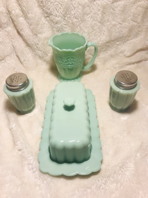 Juego de vidrio de jadeíta belleza atemporal para mujer Pioneer mantequilla, agitadores y crema