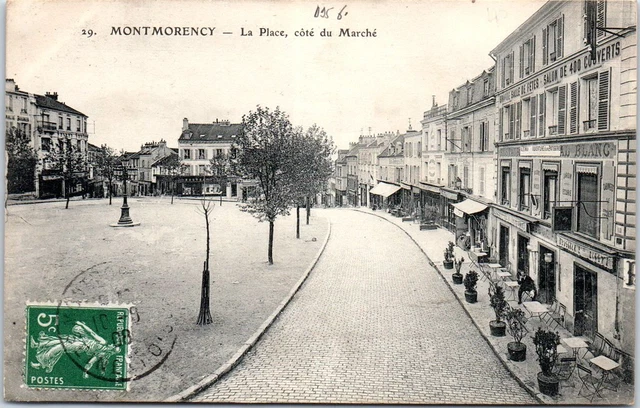 95 MONTMORENCY - la place cote du marche.
