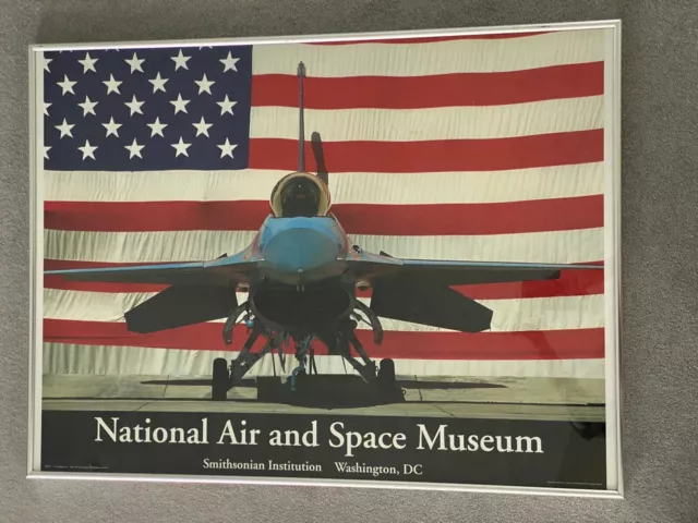 The National Air and Space Museum - Poster gerahmt - F-16 celebrating victory