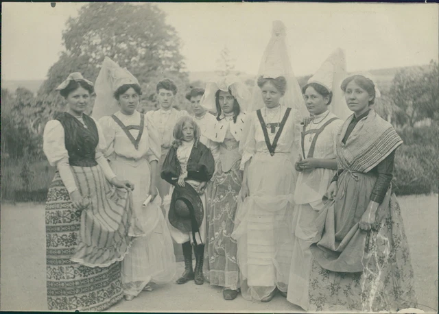 France, Saint Loup (Nièvre), Personnages de Comédie Vintage silver print. Noms d