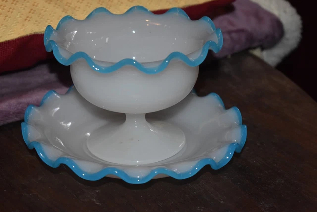 Couvercle De Beurrier / Vide-poche En Opaline Blanche - Forme Poule (Ancien)