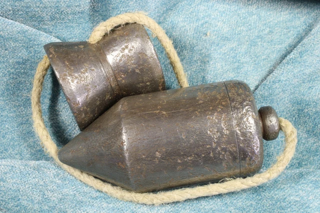 Plomada construcción hierro con nuez. Plumb iron construction with nut.