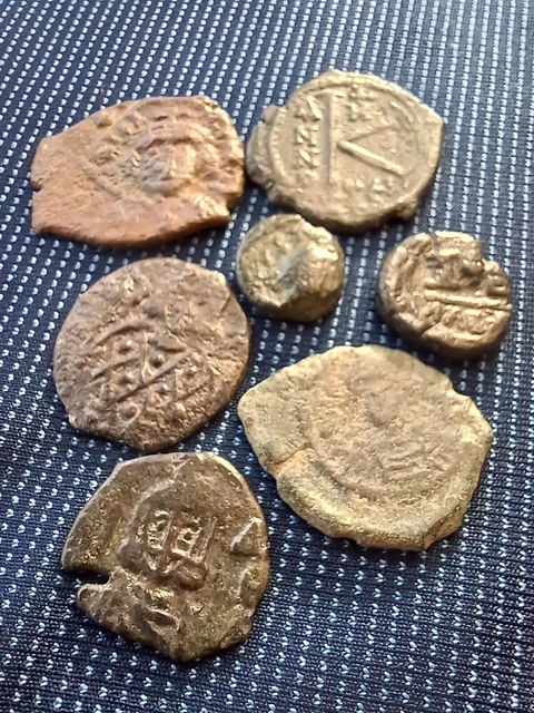 LOT OF 7 - BYZANTINE KING COINS - HALF FOLLIS/NUMMI - 10-22 mm R28