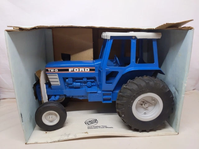 1/12 Ertl Farm Toy Ford TW5 Tractor