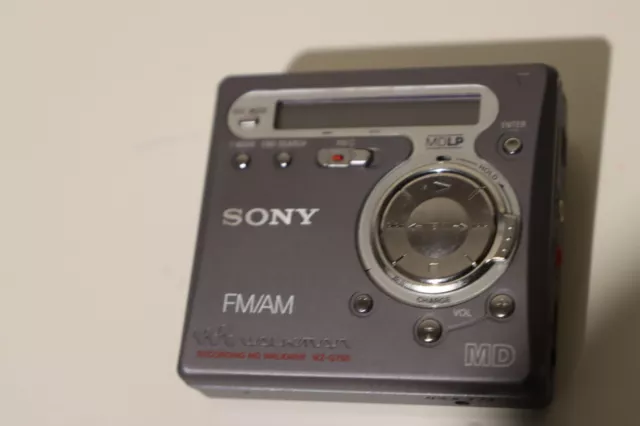 SONY MZ G750 portable minidisc player recorder..