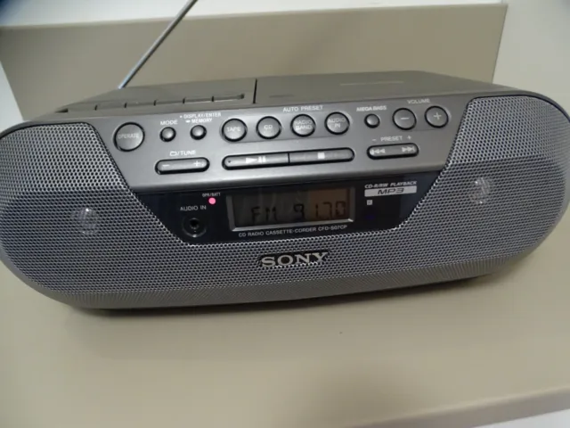 CD-R/RW/MP3/Radio Cassetten Recorder SONY CFD SO7CP-Radio geht nicht, neuwertig