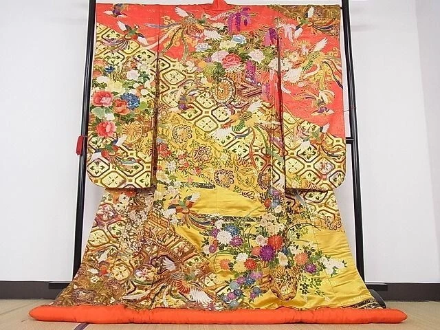 Kimono Iro Uchikake gold Sagara hand embroidery pure silk