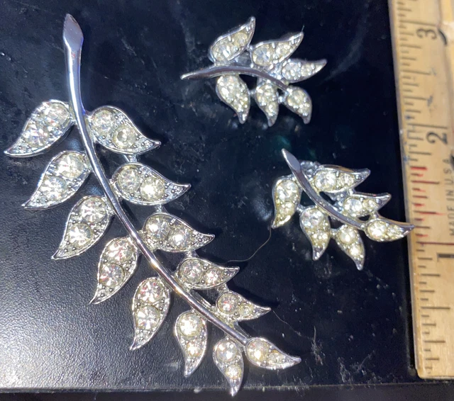 Sarah Coventry rhinestone Leaf brooch earring set signed Clip