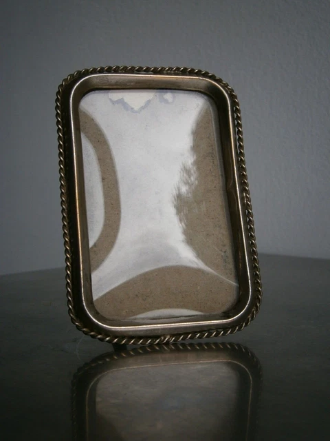 Petit Cadre photo Ancien 19°s Métal argenté Vitre bombé Vue 9x6