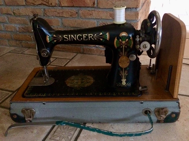 Rare Ancienne Brochure Poids Plume Machine à Coudre SINGER 221k 221 Accessoire Propre