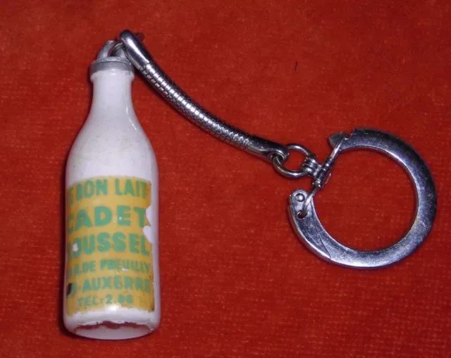 Porte-clés key ring Le bon Lait CADET ROUSSEL 20 Rue PREUILLY AUXERRE 89 yonne