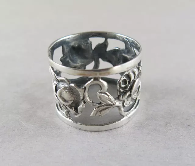 800 Silver Napkin Ring with Flowers 9.1g [2000]