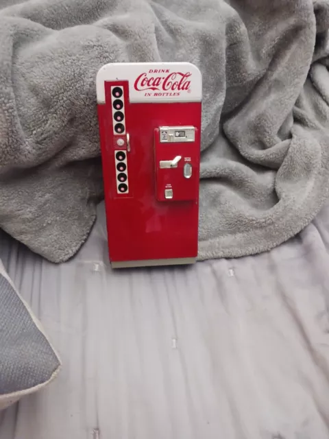 1995 VINTAGE Collectible RARE Metal Coke Coca Cola PIGGY BANK Vending Machine
