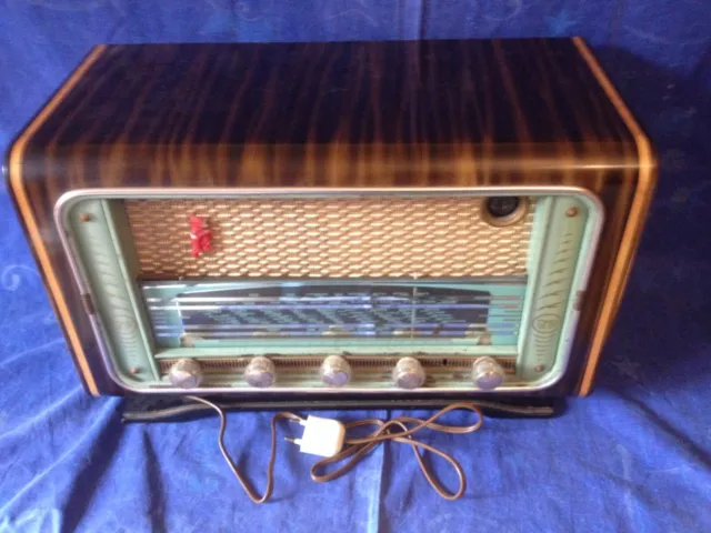 Très belle radio a empoules "style TSF " entrès bon état 1957
