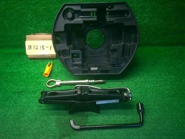 PEUGEOT 207 2010 ABA-A75F01 Kit attrezzi [usato] [PA148791125]