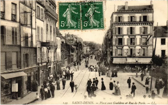 CPA SAINT-DENIS Place aux Gueldres et Rue de Paris (1353235)