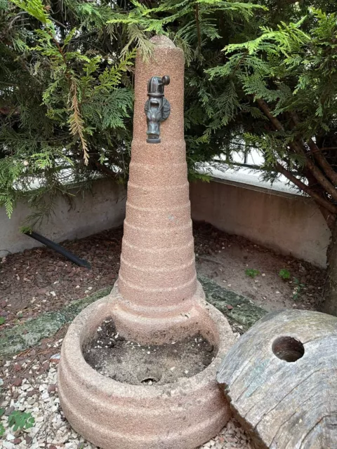 fontana da giardino in pietra