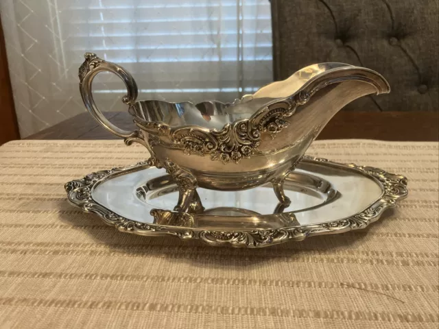 Wallace Baroque Gravy Boat  With Tray Set Silver Plate 238