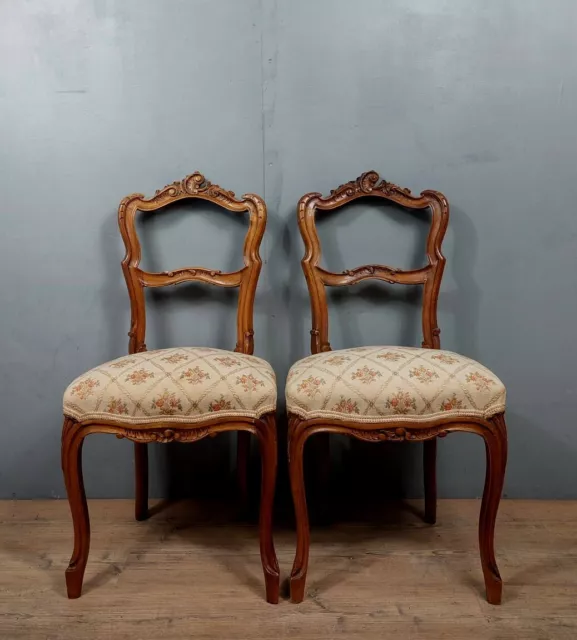Élégante paire de chaises Louis XV en noyer blond vers 1880-1900