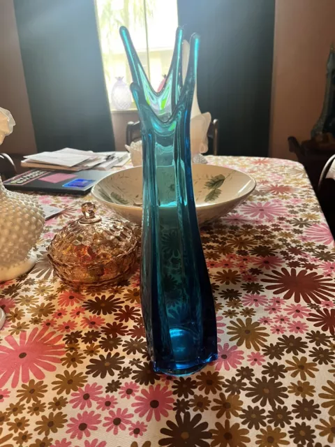 LE smith Blue Swung Glass Vase