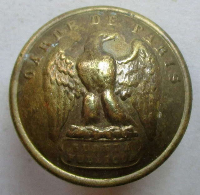 Bouton bombé en métal doré à l'aigle impérial Garde de Paris Sureté Publique GM