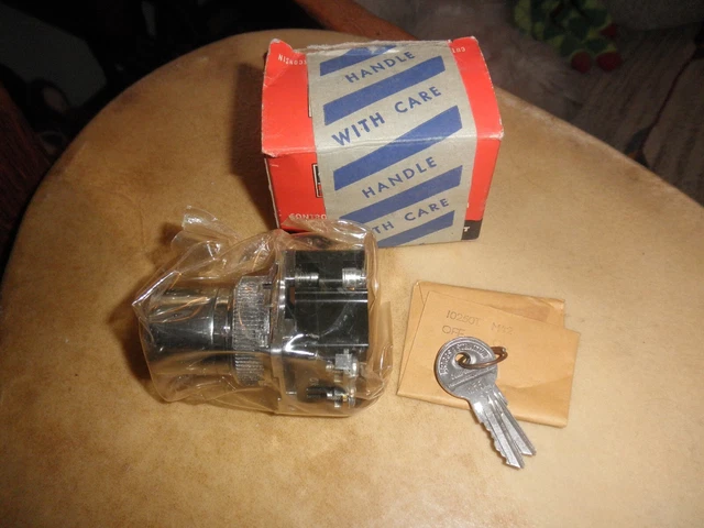 New Cutler Hammer Key Operated Switch With 1 Contact Block & 2 Keys, Box Opened