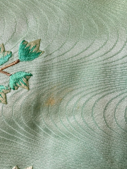 Vintage Japanese kimono - Furisode Kimono robe with beautiful embroidery 10
