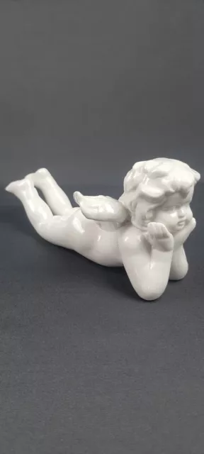 Statuette Putto Chérubin Angelot ou Ange Ailé Accoudé Porcelaine Blanche 21 cm