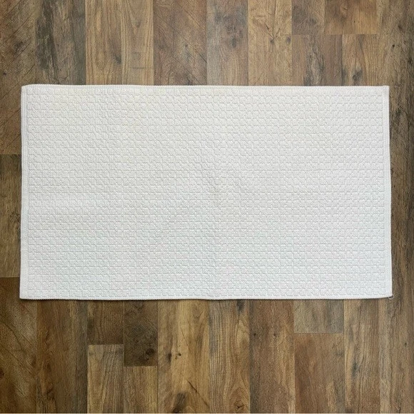 Estera de baño Threshold 21""x30"" de rendimiento blanca de algodón liso nueva