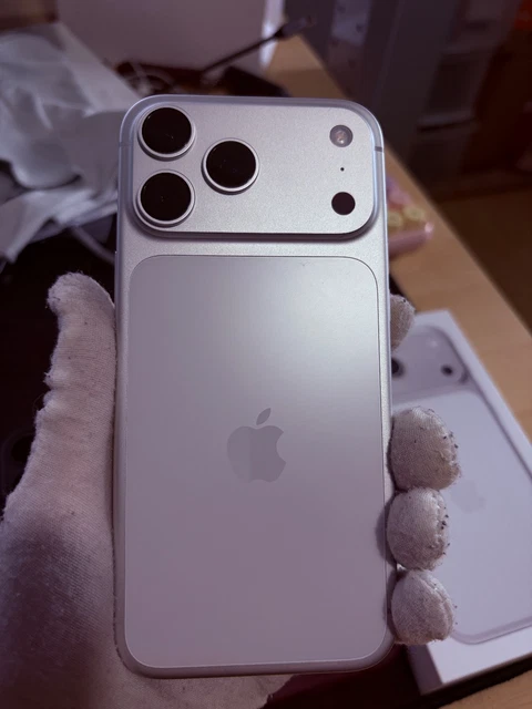 APPLE IPHONE 17- Pro Max SILVER - 256GB - Like NEW - Unlocked