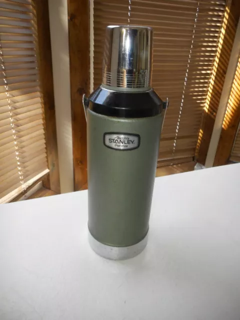 Stanley Thermos Classic Vacuum Bottle 2 QT = 1.9L Hammertone Green EUC